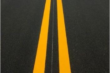 道路交通標(biāo)線在性能上有什么樣嚴(yán)格的要求呢？